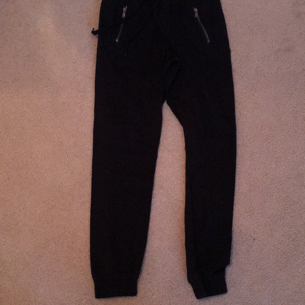 Black pants with pockets